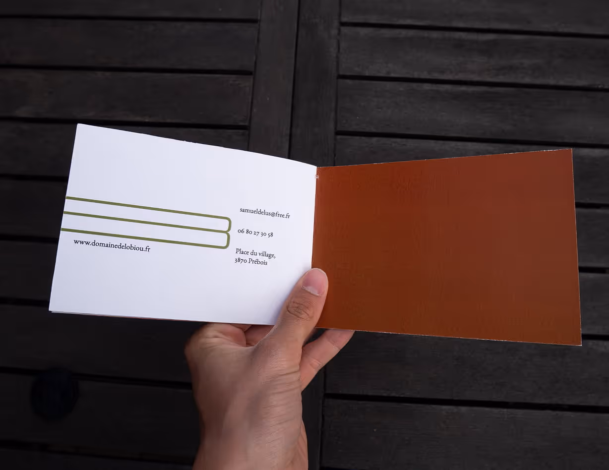 Page de contact sur la brochure du Domaine de l’Obiou