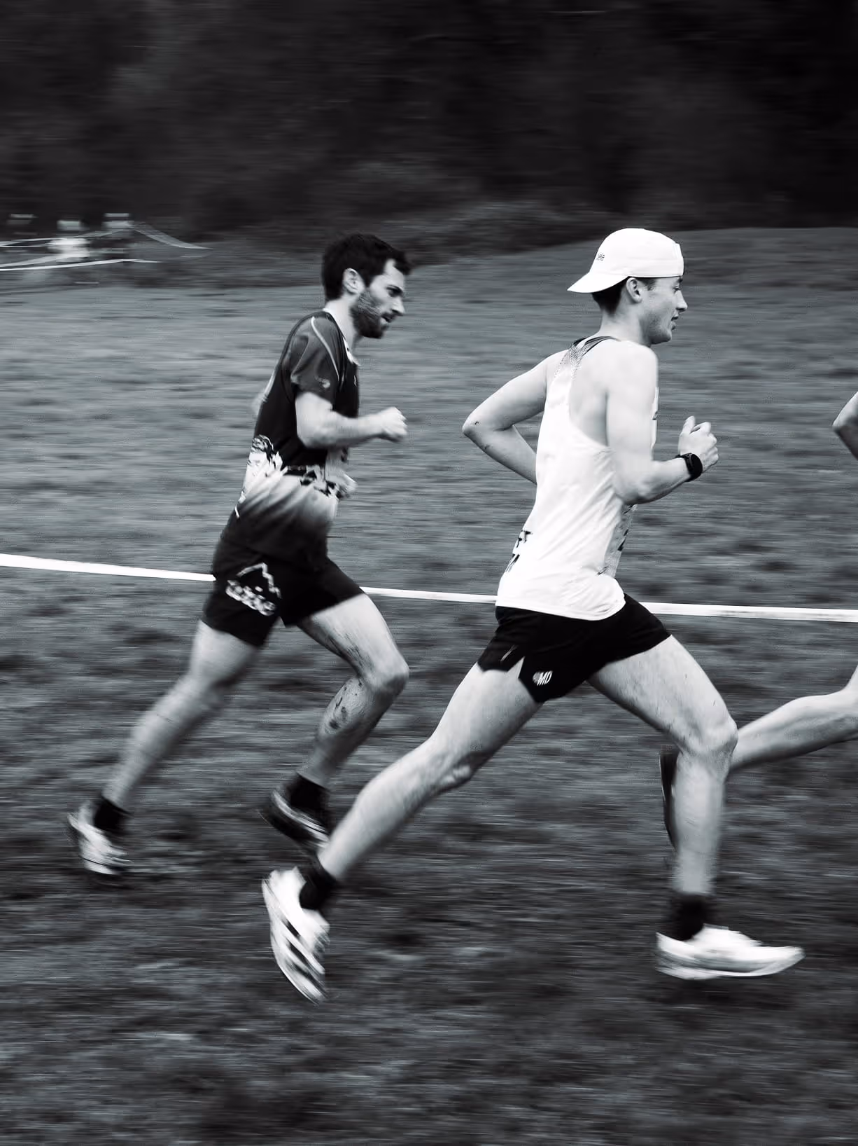 Course de cross sur des coureurs en plein effort